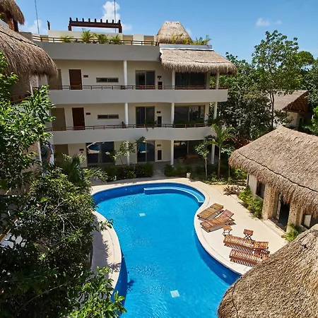 Luxury Penthouse With Private Rooftop & Hot Tub